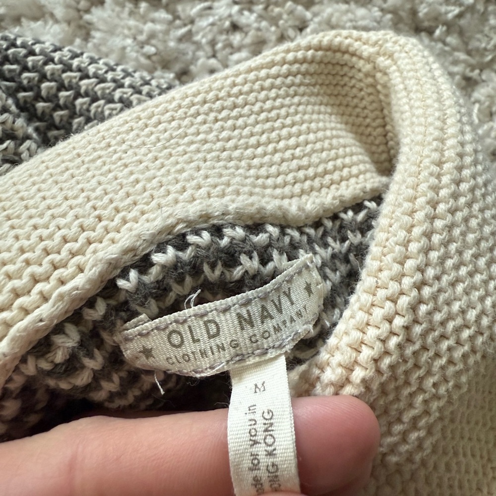 Old Navy Textured Knit Sweater in Cream and Gray - Picture 8 of 8